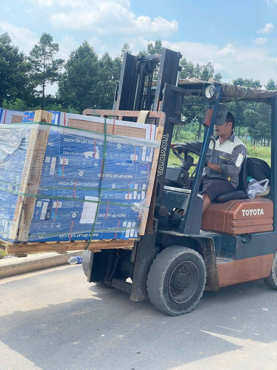 Thuê Xe Nâng - Nâng Hạ Hàng Hoá, Rút Công Giá Tốt - Cao Lộc Phát